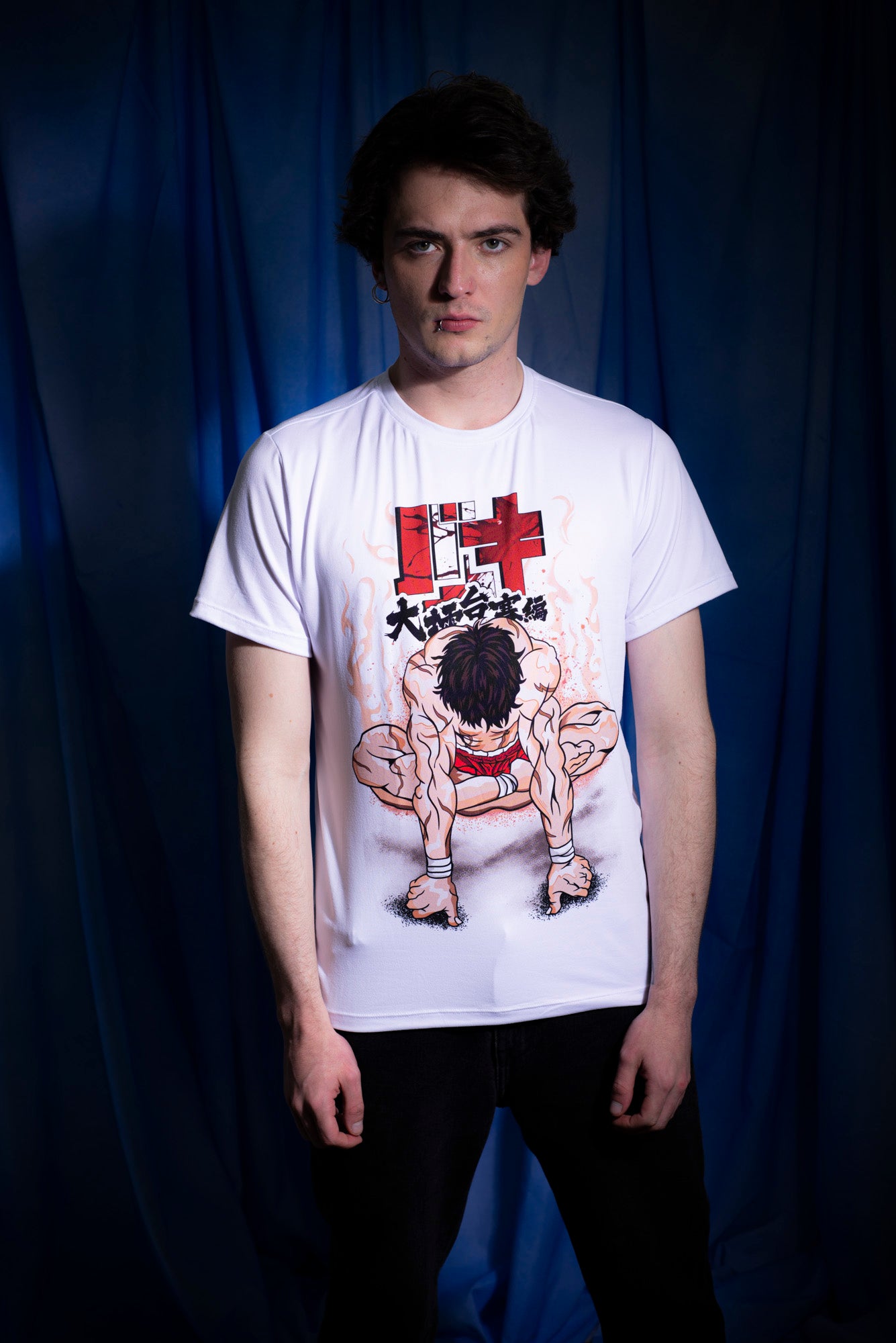 Camiseta Blanca Unisex Baki Entrenando Baki son of ogre