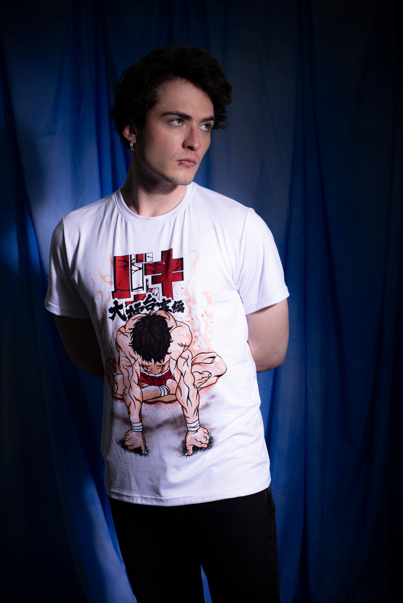 Camiseta Blanca Unisex Baki Entrenando Baki son of ogre