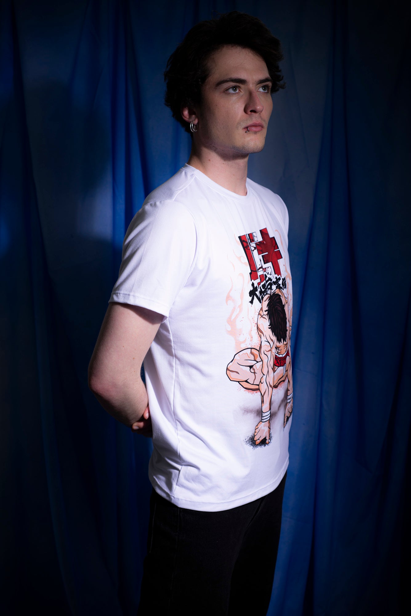 Camiseta Blanca Unisex Baki Entrenando Baki son of ogre