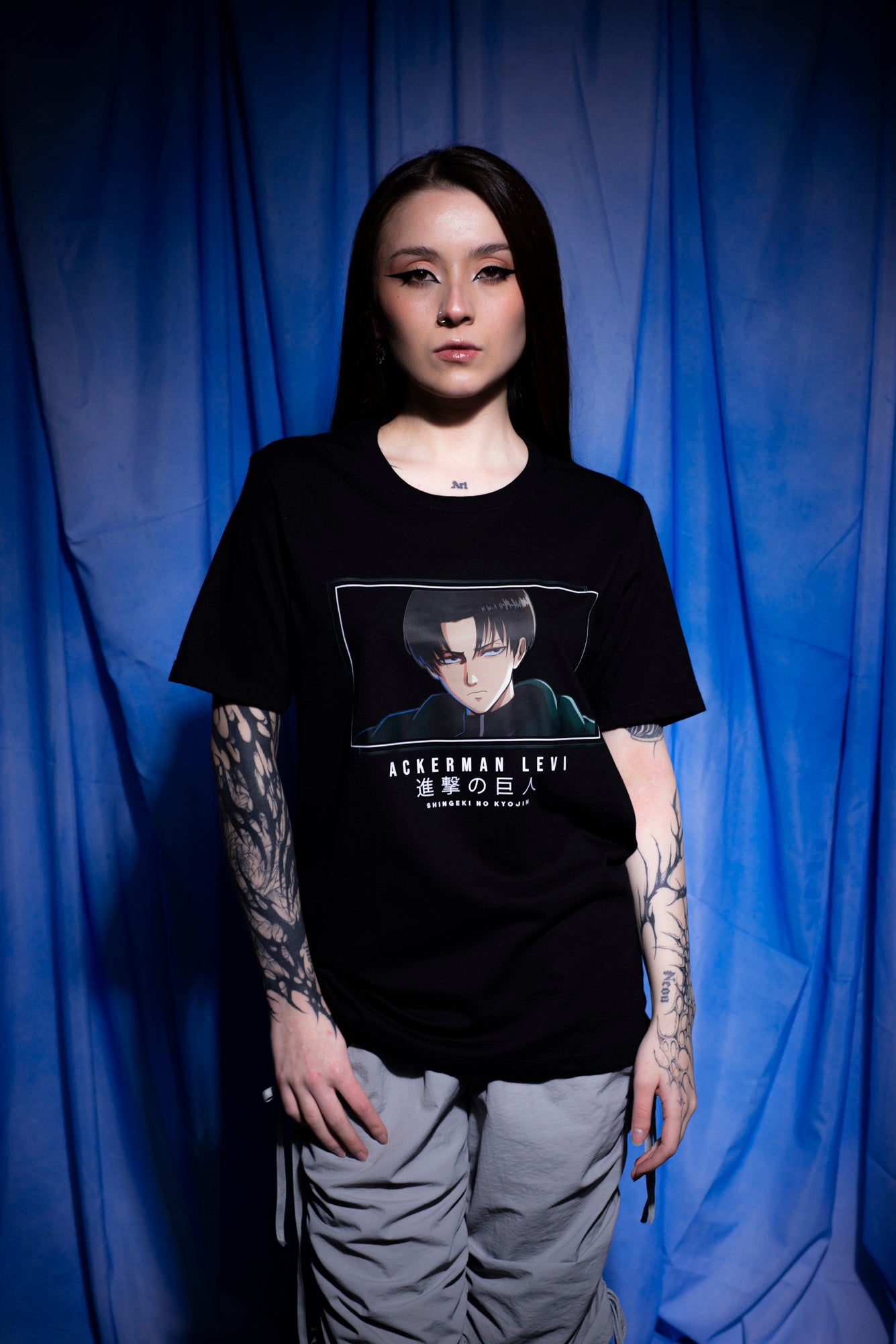 Camiseta Negra Unisex Levi Ackerman Attack On Titan